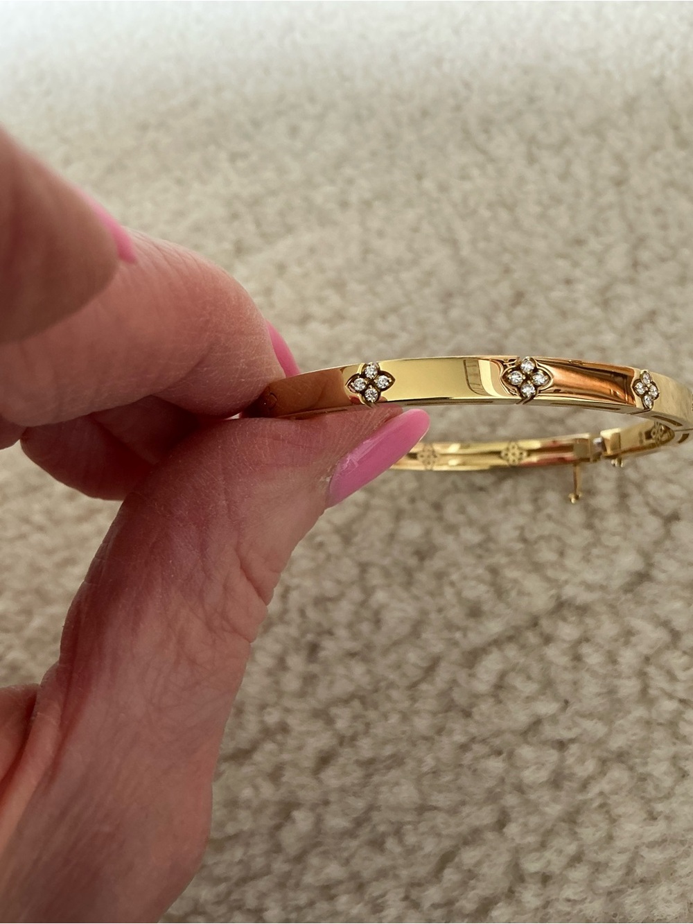 STUNNING ROBERTO COIN 18K GOLD LOVE IN VERONA DIAMOND FLORAL BANGLE BRACELET - Picture 15 of 16